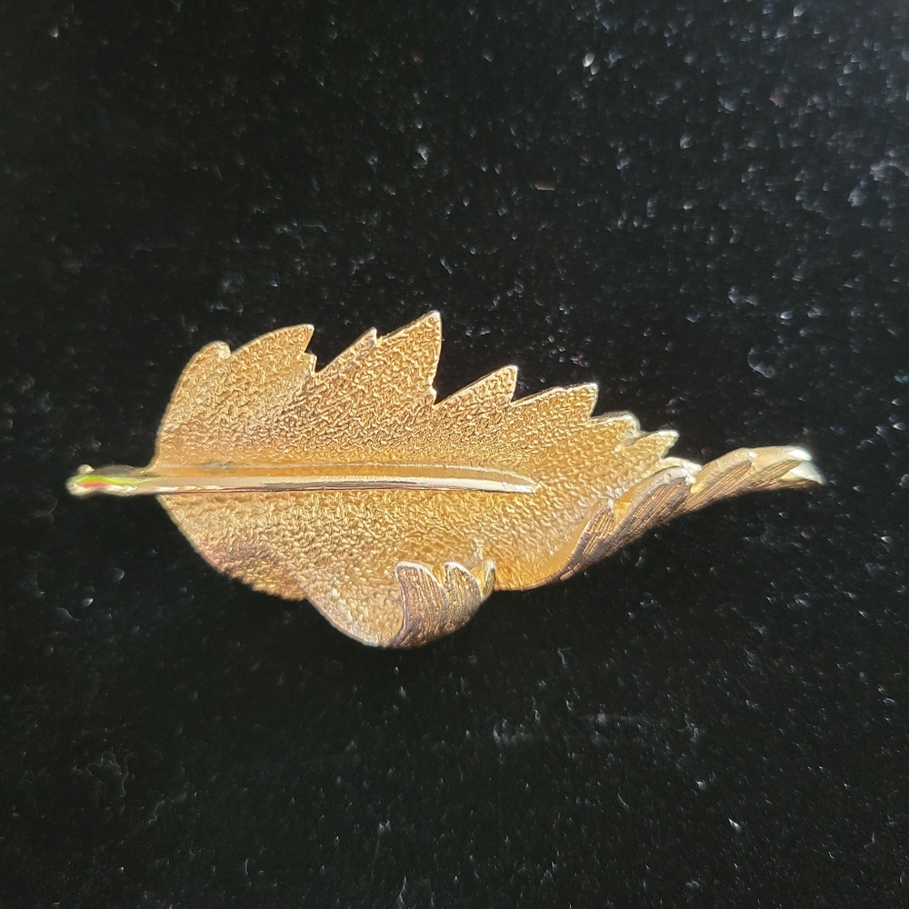 Vintage Coro Gold Toned Leaf Brooch